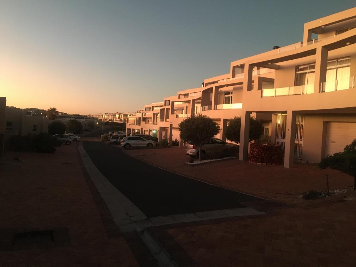2Whitewaters Bloubergstrand Homestay Bagian luar foto