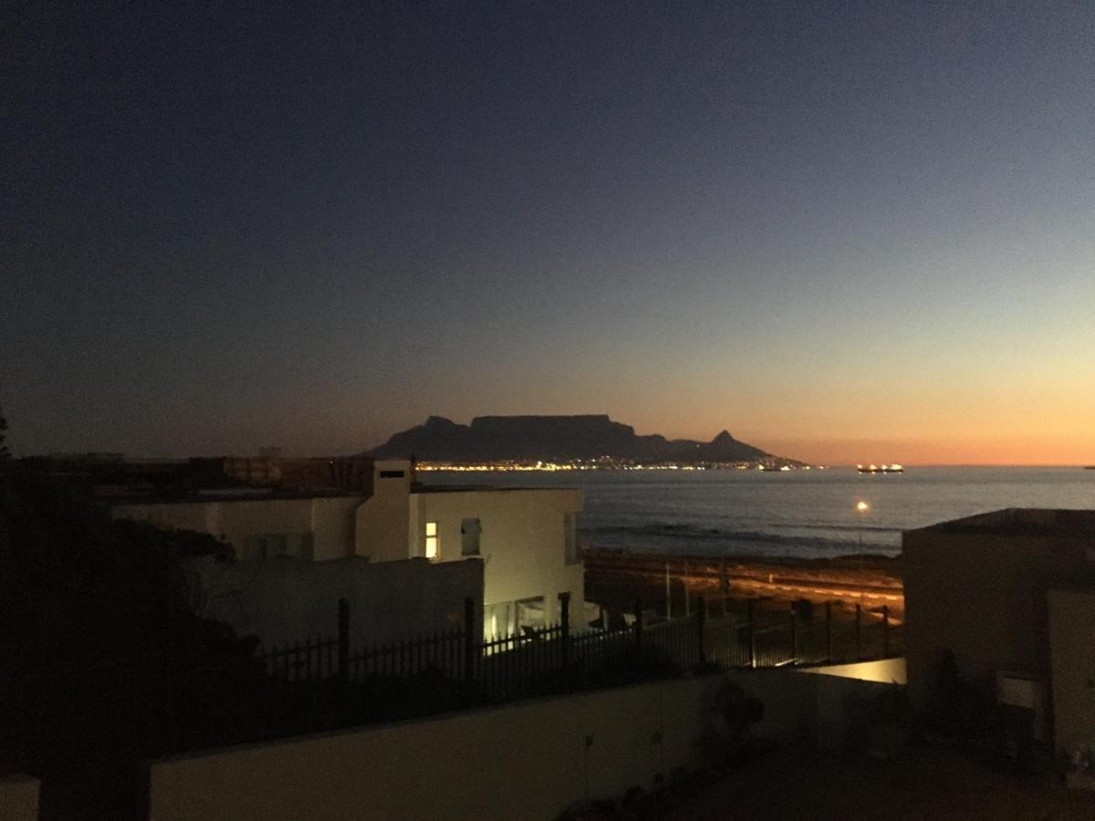 2Whitewaters Bloubergstrand Homestay Bagian luar foto